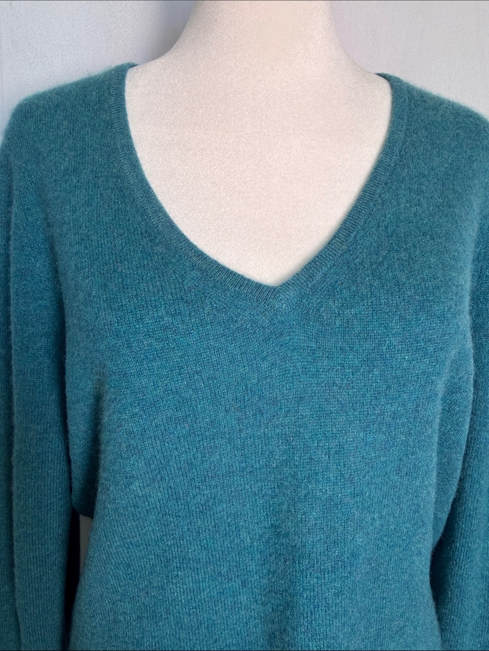 Cashmere Teal V-Neck Women's Sweater Size XL Long Sleeve Soft Knit Pullover - Picture 2 of 10